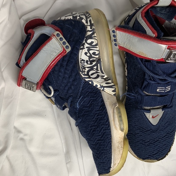 LeBron 17 Graffiti Cold Blue size 8 men’s - Picture 4 of 7